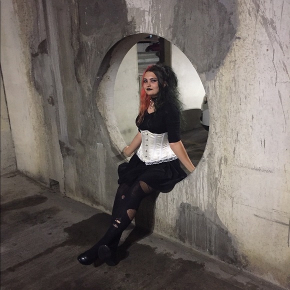 Meet your Posher, Moira - Picture 1 of 1